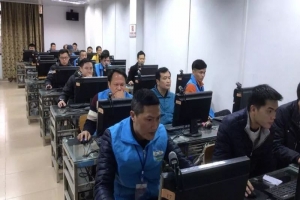 積極推進(jìn)網(wǎng)約車行業(yè)合規(guī)化進(jìn)程，率先實(shí)現(xiàn)“三證合一”