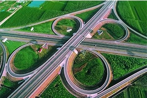 高速公路上如何安全行駛？看完這些指南讓你心不慌