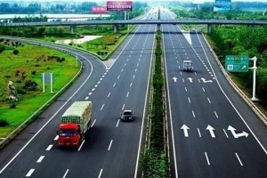 新手跑高速，在路上別做這些事，否則害人害己！