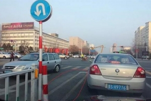車主請注意！路口不要這樣轉彎，一旦被發(fā)現(xiàn)，扣8分罰500元