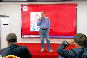 每天50個(gè)俯臥撐！這位司機(jī)用超好狀態(tài)提供高品質(zhì)乘客服務(wù)